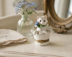 Vintage Mud Pie Porcelain Kitten Trinket Box, 1998 Cat Basket Hinged Keepsake